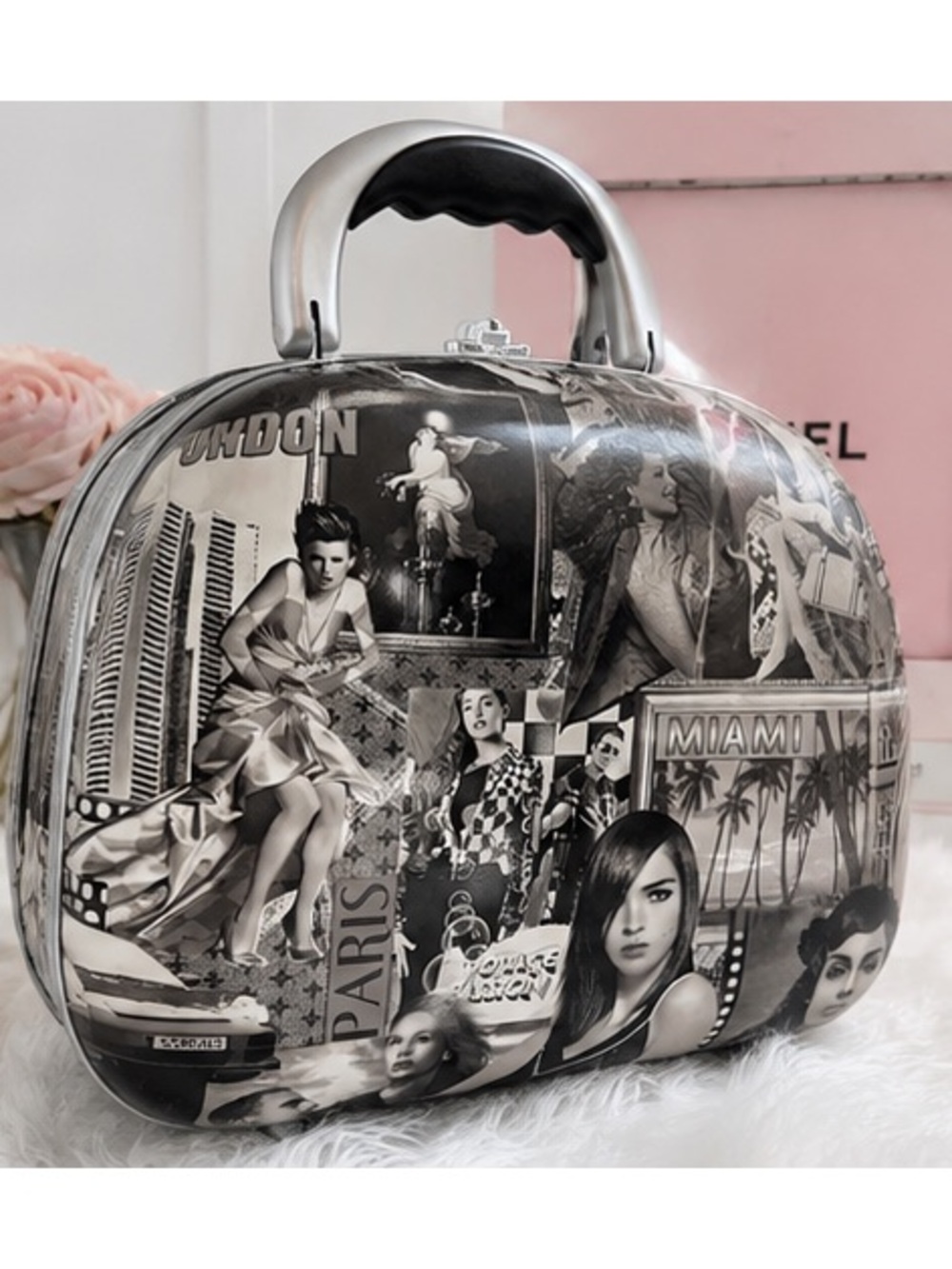 Vintage Voyage Passion hard shell train cosmetic case RARE Y2K travel collage